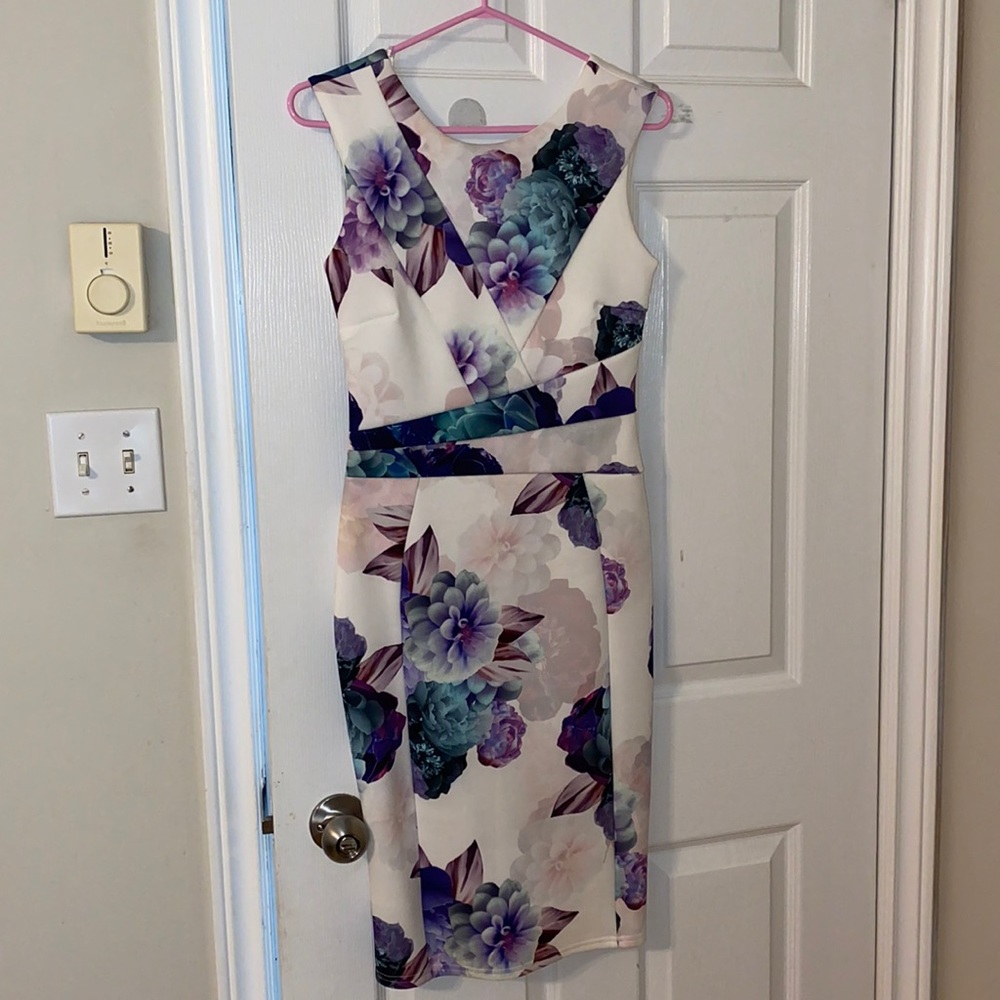 💕Beautiful floral dress size 6